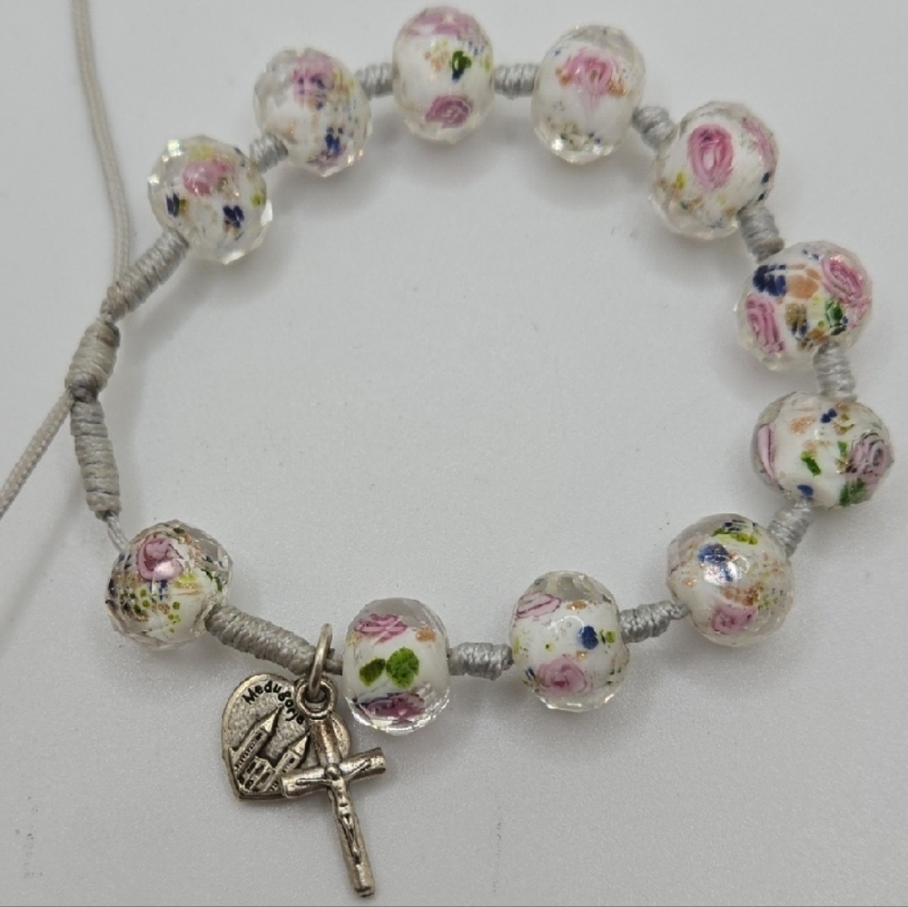 ✝️ 🌼 Medugorje Glass Bracelet Faceted Wedding Cake Beads w/14k Gold Dust Swirls - Picture 3 of 5